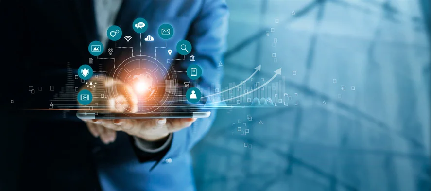 Hombre de negocios con tablet con gráficos y crecimiento global